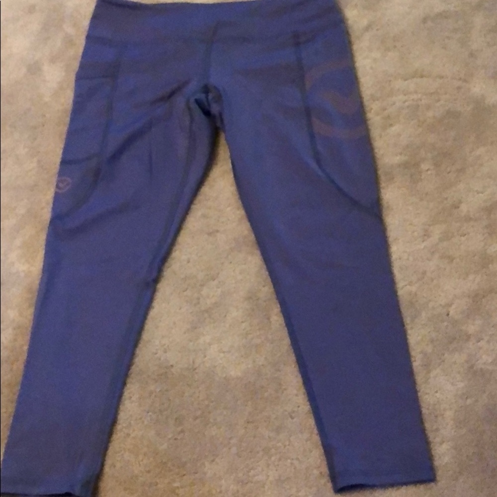 Virus crop leggings